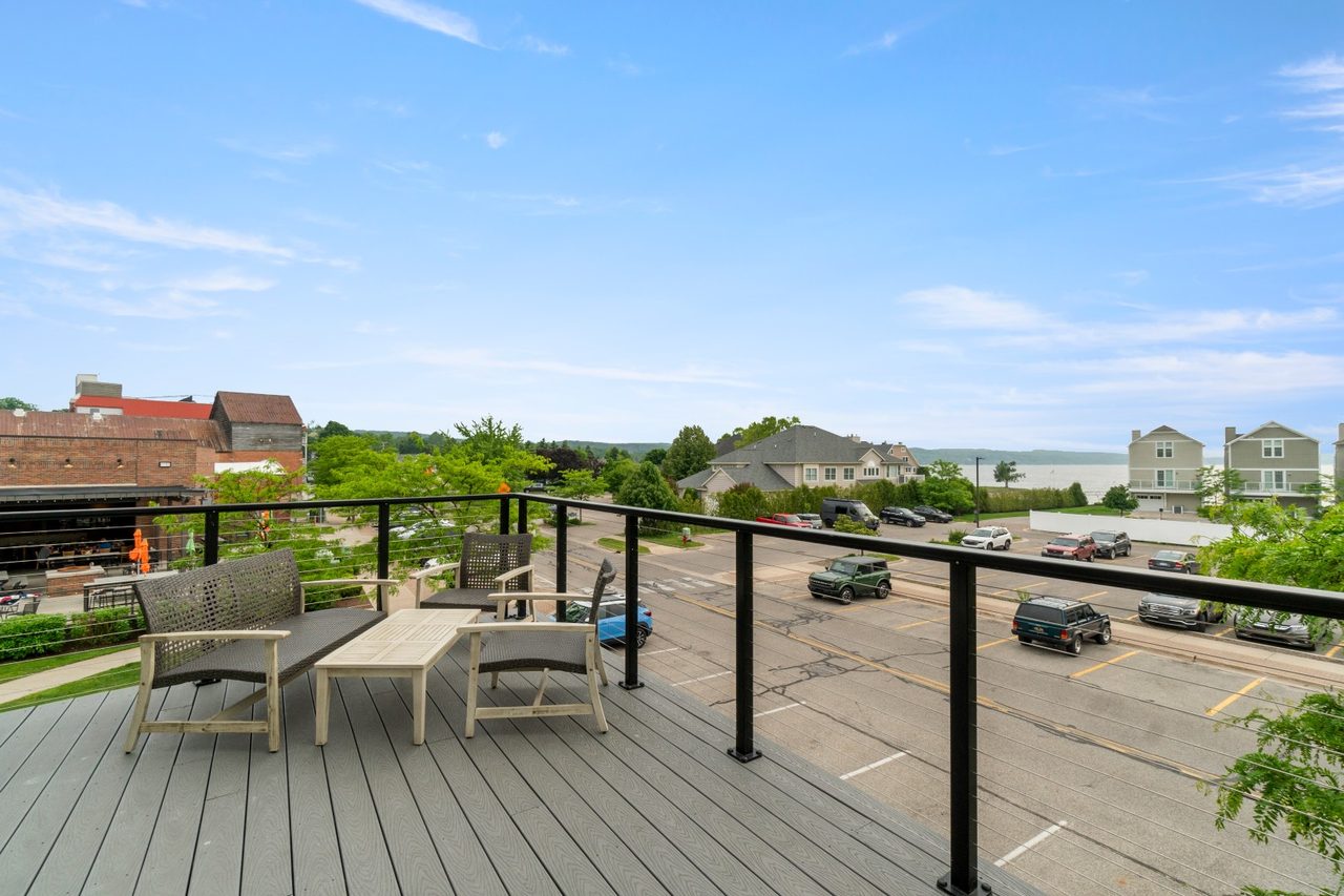 Lake St Loft